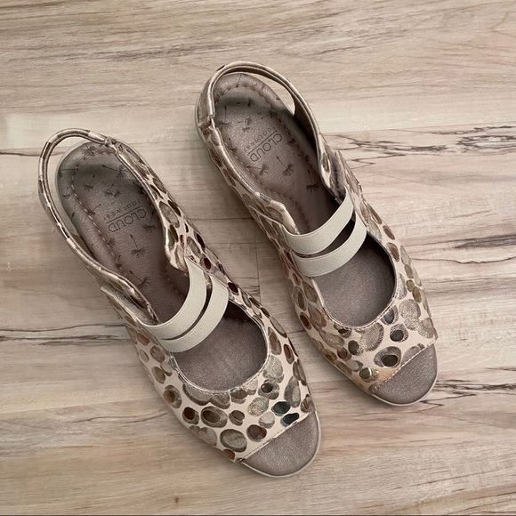 Cloud Footwear Neutral Beige Metallic Sandal. - Picture 3 of 10